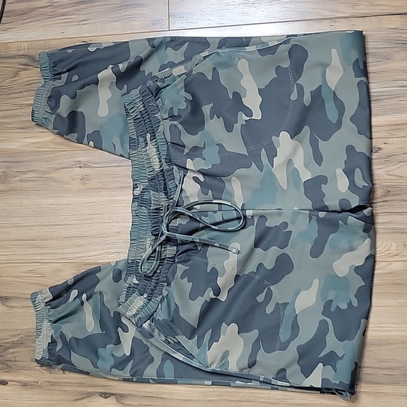 Zac & Rachel Camo Joggers - Picture 2 of 13